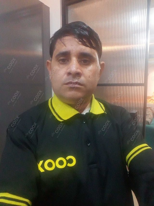 Chef from COOX at bookings. Professional cooks chefs at home