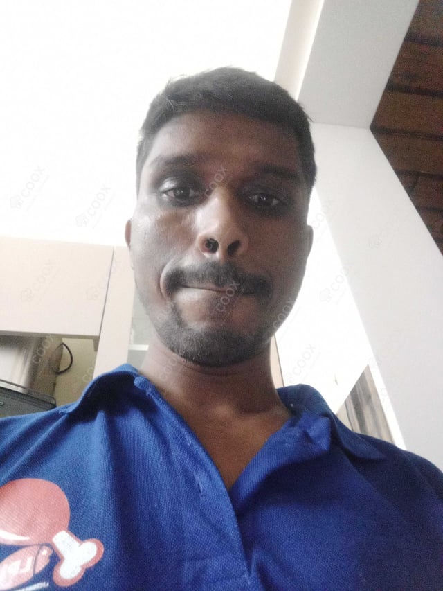 Chef from COOX at bookings. Professional cooks chefs at home