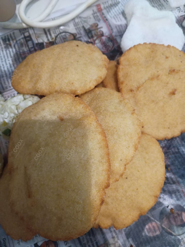 Delicious Samak Rice Ki Pooris prepared by COOX