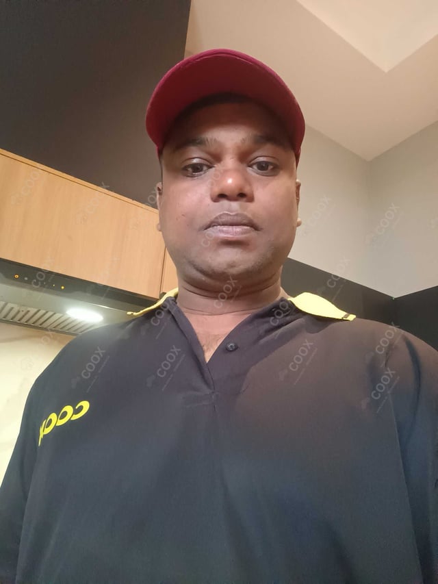 Chef from COOX at bookings. Professional cooks chefs at home