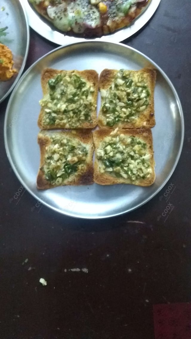 Tasty Garlic Bread with Cheese cooked by COOX chefs cooks during occasions parties events at home