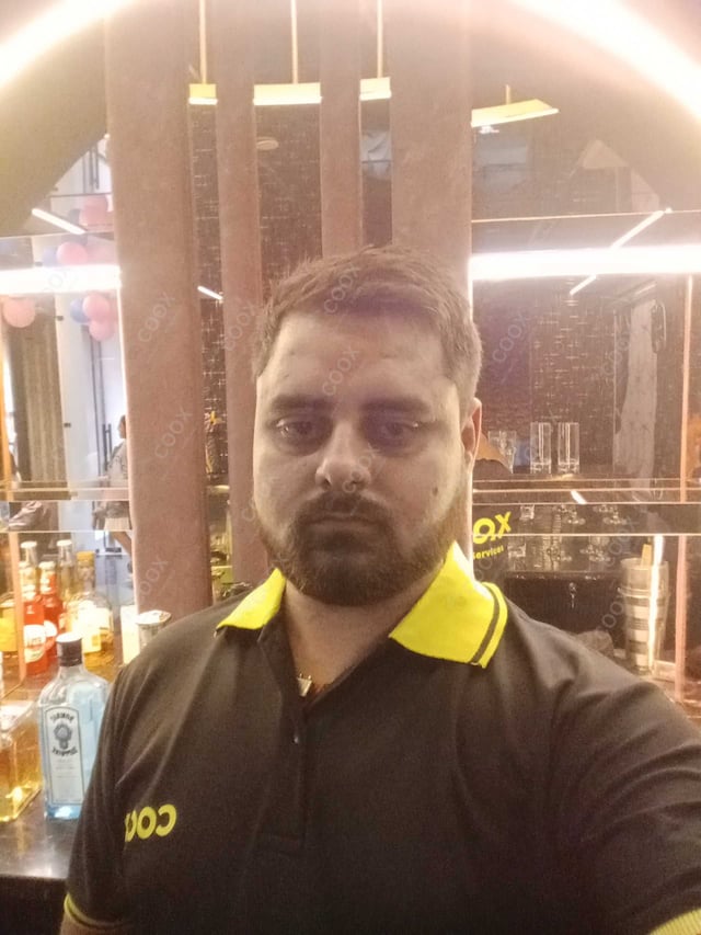 Chef from COOX at bookings. Professional cooks chefs at home