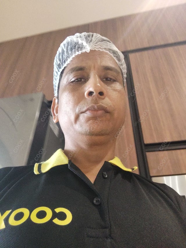 Chef from COOX at bookings. Professional cooks chefs at home