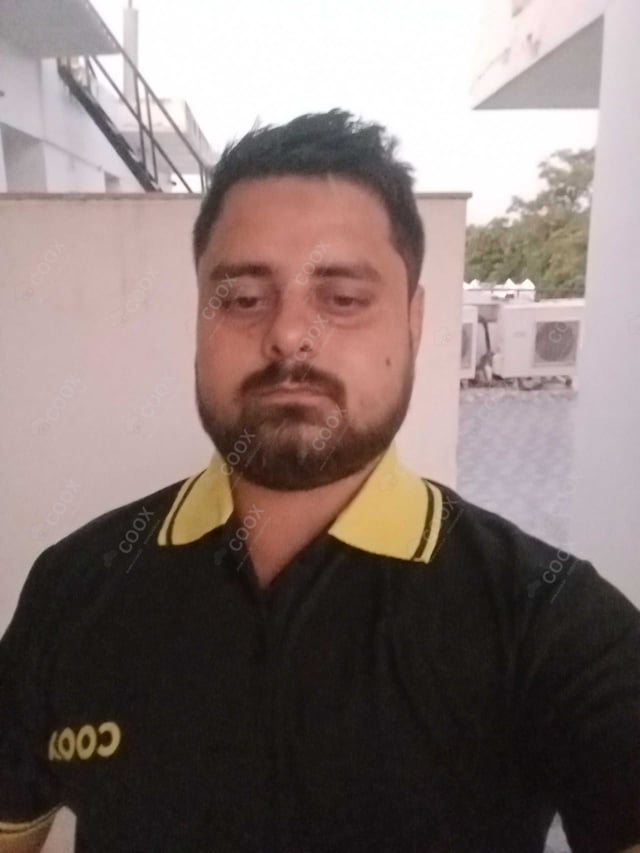 Chef from COOX at bookings. Professional cooks chefs at home