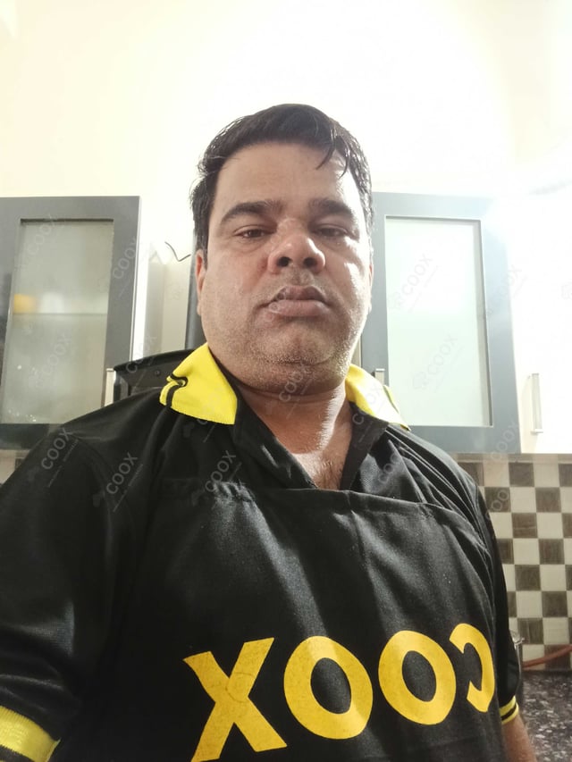 Chef from COOX at bookings. Professional cooks chefs at home