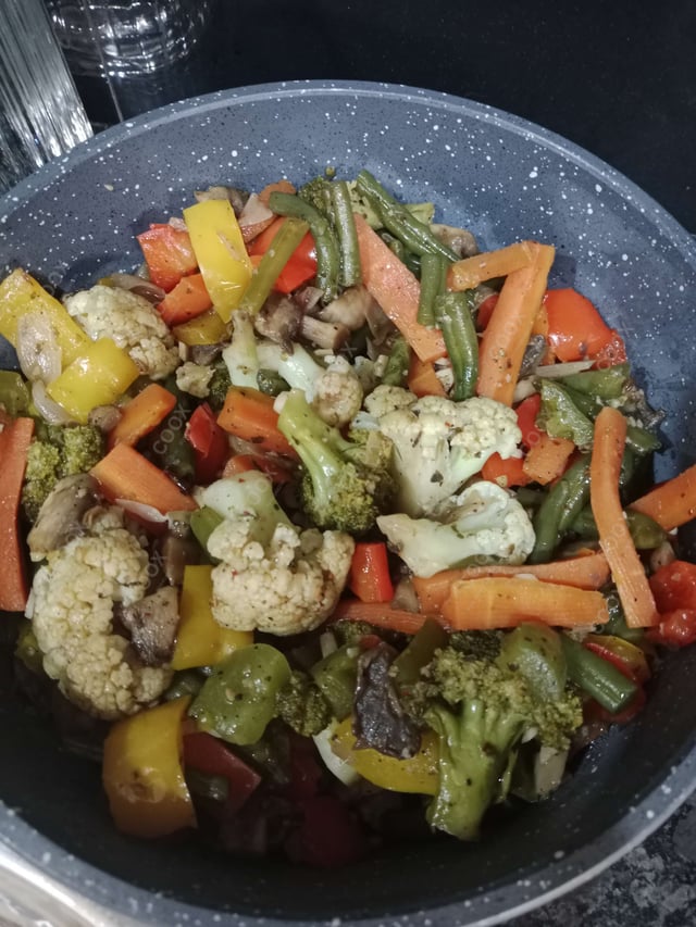 Tasty Vegetable Stir Fry cooked by COOX chefs cooks during occasions parties events at home