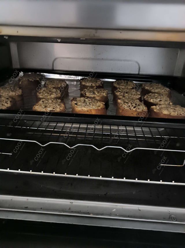 Delicious Garlic Bread with Cheese prepared by COOX