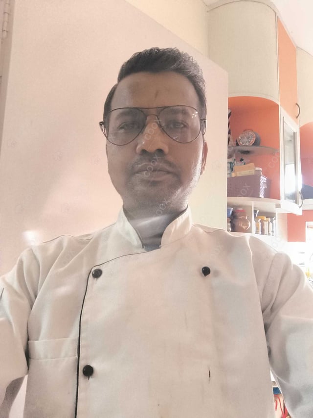 Chef from COOX at bookings. Professional cooks chefs at home