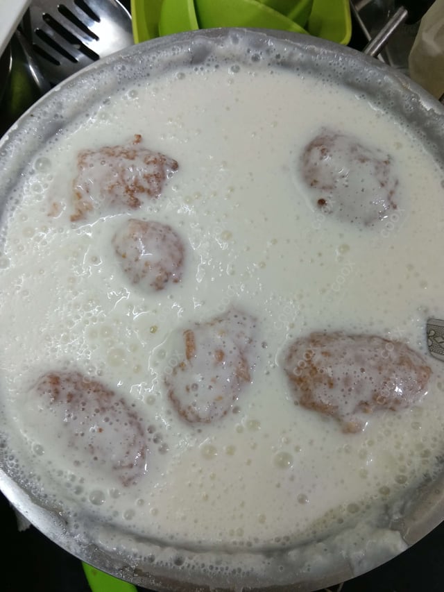 Delicious Dahi Bhalla prepared by COOX