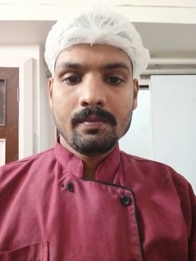 Chef from COOX at bookings. Professional cooks chefs at home