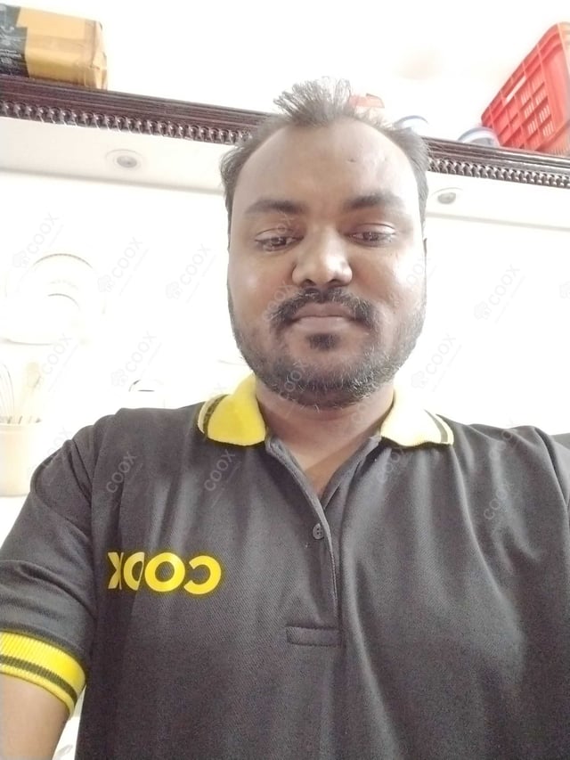 Chef from COOX at bookings. Professional cooks chefs at home