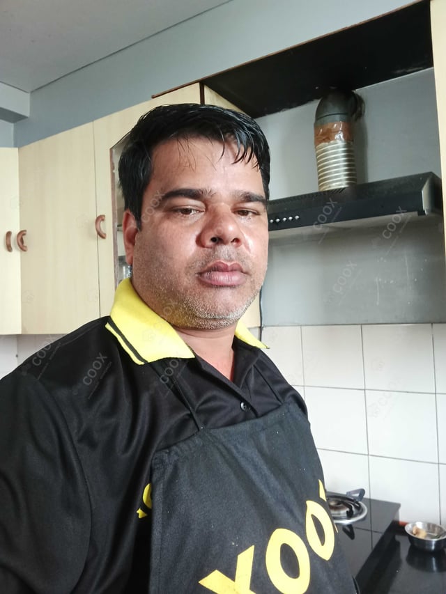 Chef from COOX at bookings. Professional cooks chefs at home