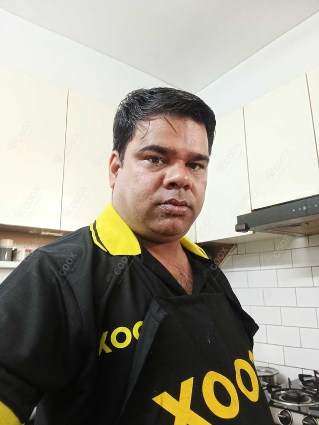 Chef from COOX at bookings. Professional cooks chefs at home