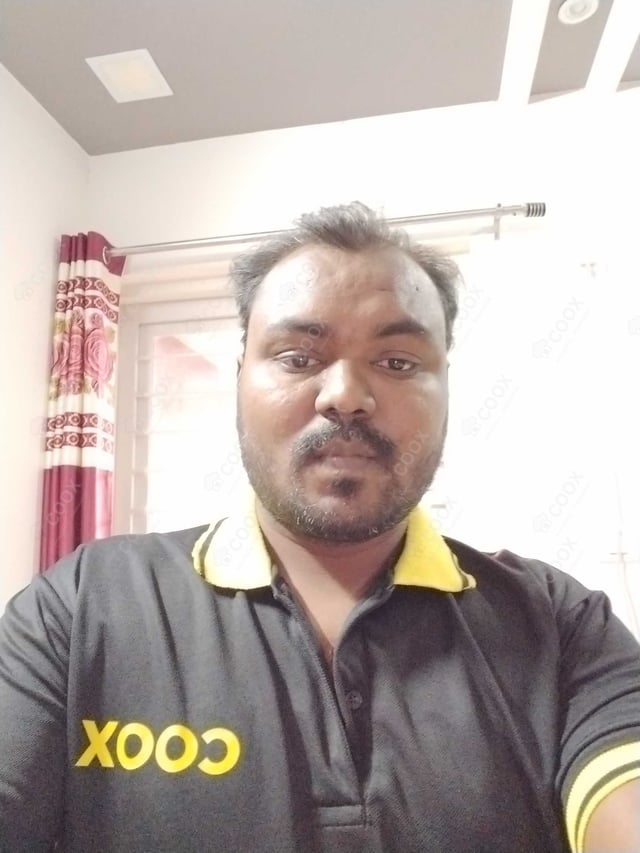 Chef from COOX at bookings. Professional cooks chefs at home