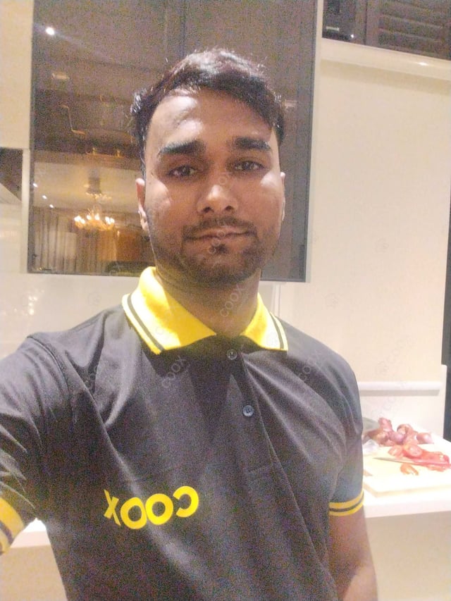 Chef from COOX at bookings. Professional cooks chefs at home