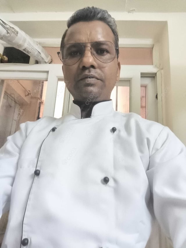 Chef from COOX at bookings. Professional cooks chefs at home