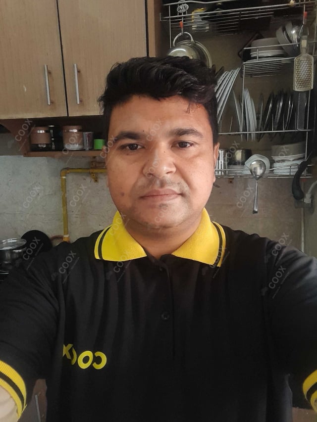 Chef from COOX at bookings. Professional cooks chefs at home