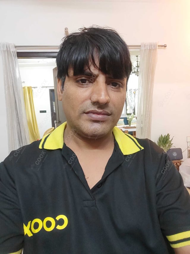 Chef from COOX at bookings. Professional cooks chefs at home