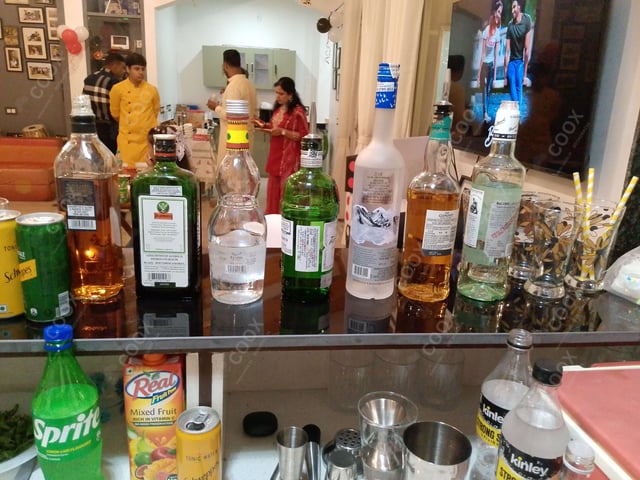 Delicious Regular Soft Drinks, Hard Drinks, Beers, Juices, W prepared by COOX