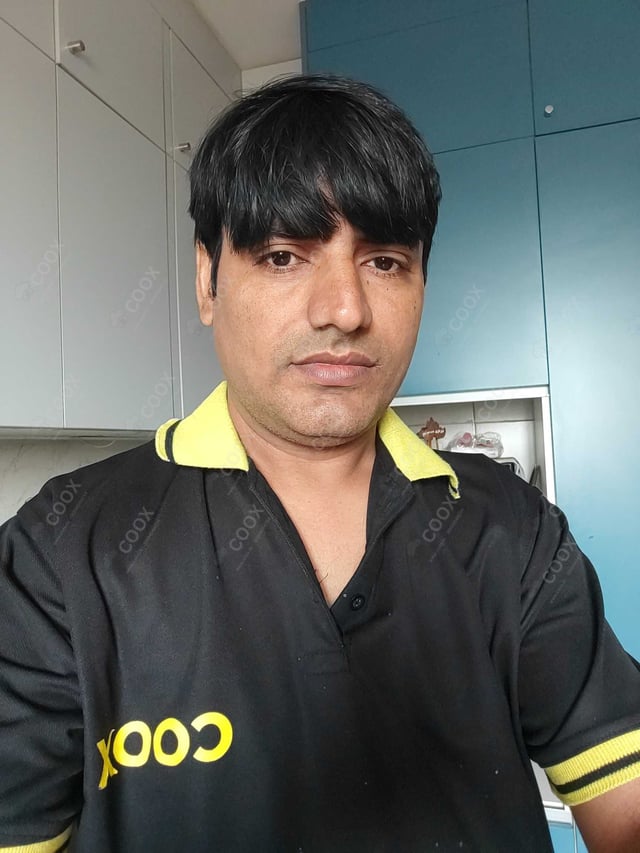 Chef from COOX at bookings. Professional cooks chefs at home