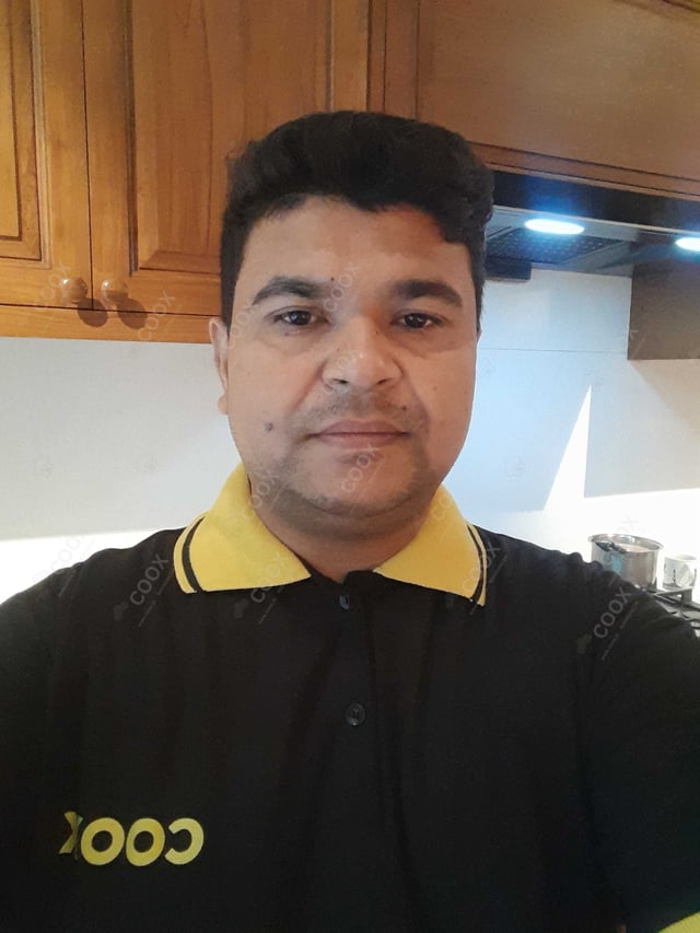 Chef from COOX at bookings. Professional cooks chefs at home