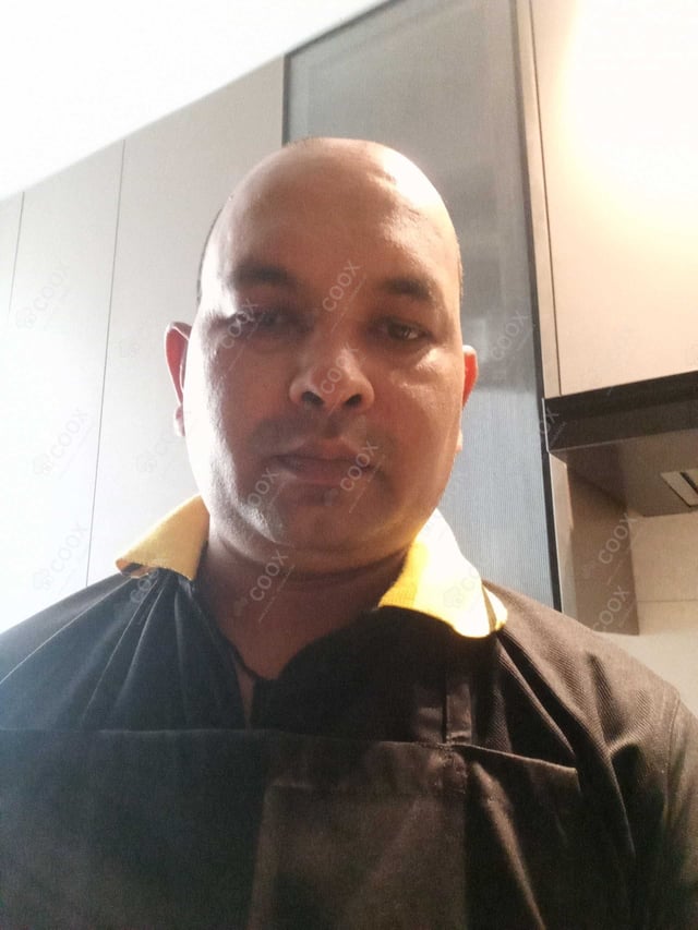 Chef from COOX at bookings. Professional cooks chefs at home