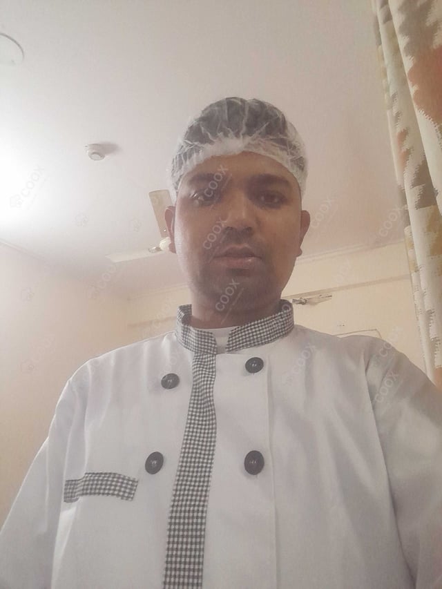 Chef from COOX at bookings. Professional cooks chefs at home