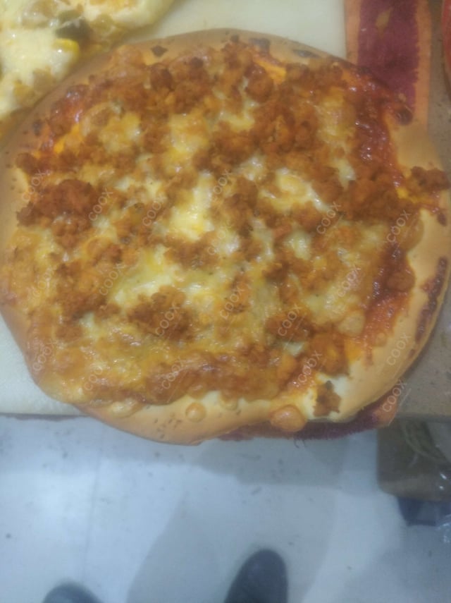 Tasty Chicken Pizza cooked by COOX chefs cooks during occasions parties events at home