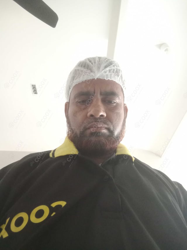 Chef from COOX at bookings. Professional cooks chefs at home