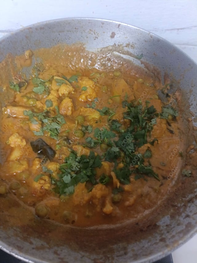 Tasty Gobhi Matar cooked by COOX chefs cooks during occasions parties events at home