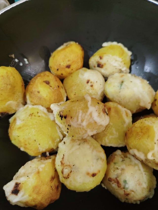 Delicious Stuffed Potatoes (Gravy) prepared by COOX
