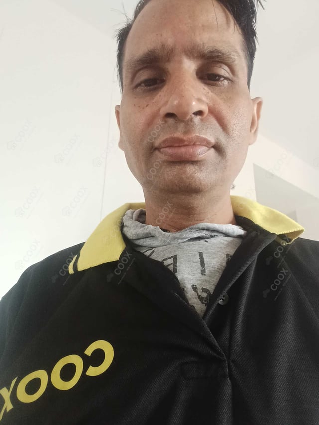 Chef from COOX at bookings. Professional cooks chefs at home