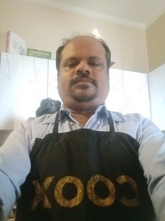 Chef from COOX at bookings. Professional cooks chefs at home