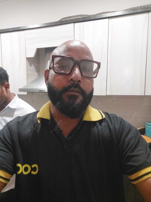 Chef from COOX at bookings. Professional cooks chefs at home