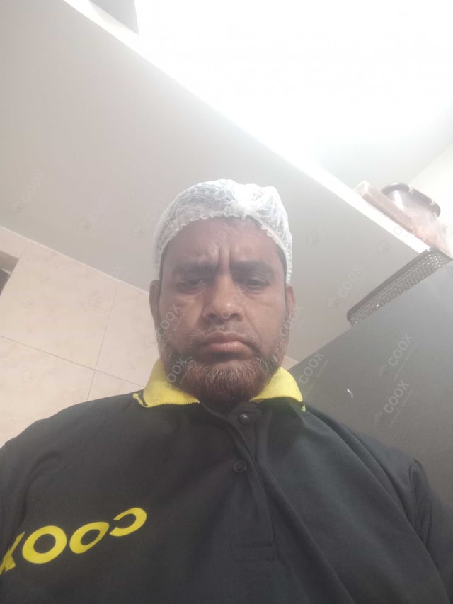 Chef from COOX at bookings. Professional cooks chefs at home