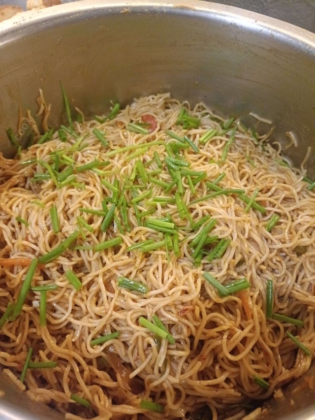 Delicious Veg Hakka Noodles prepared by COOX