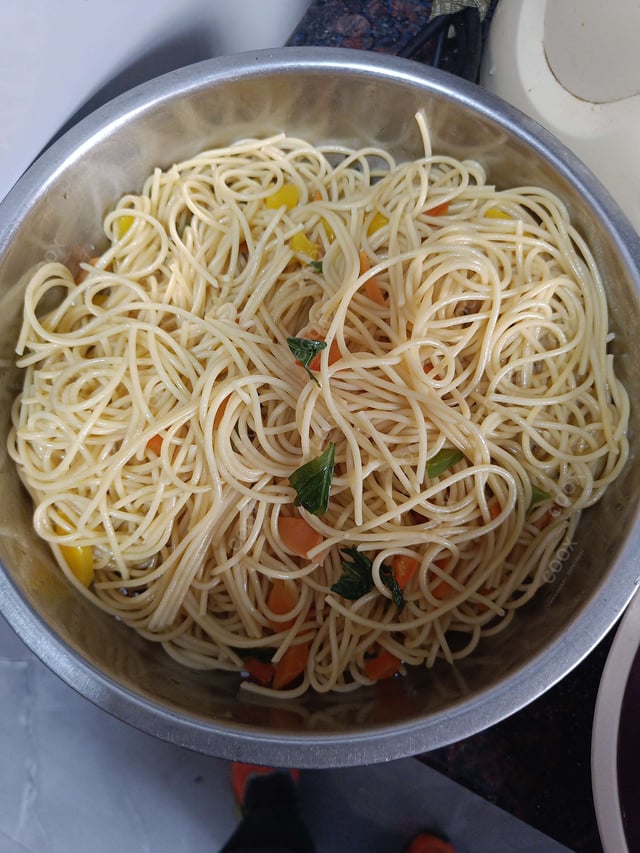 Tasty Spaghetti with Meatballs cooked by COOX chefs cooks during occasions parties events at home