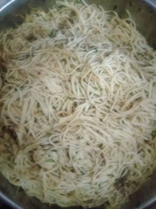 Delicious Spaghetti Aglio e Olio prepared by COOX