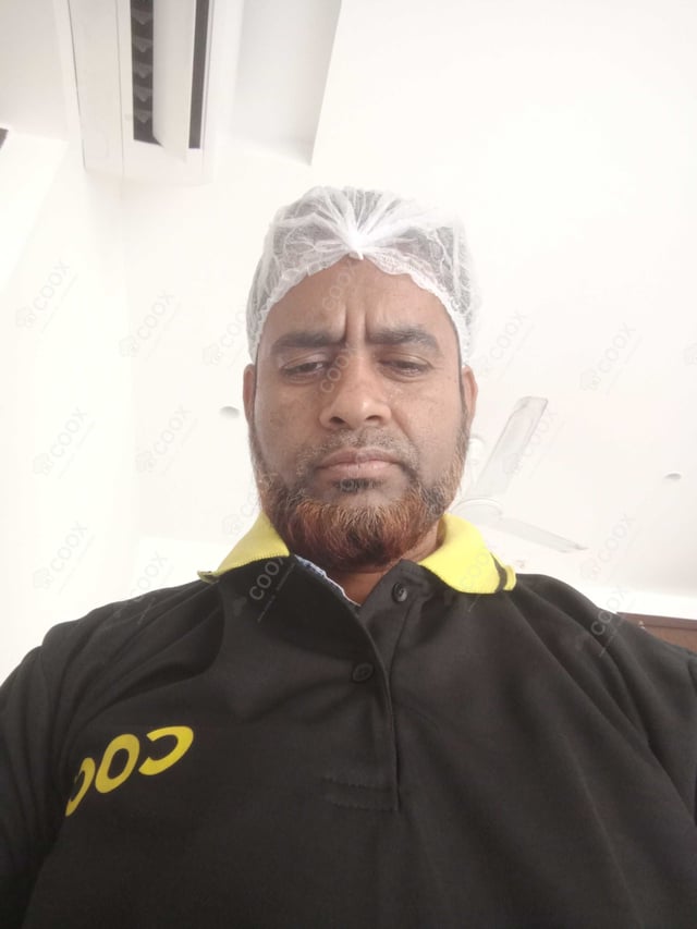 Chef from COOX at bookings. Professional cooks chefs at home