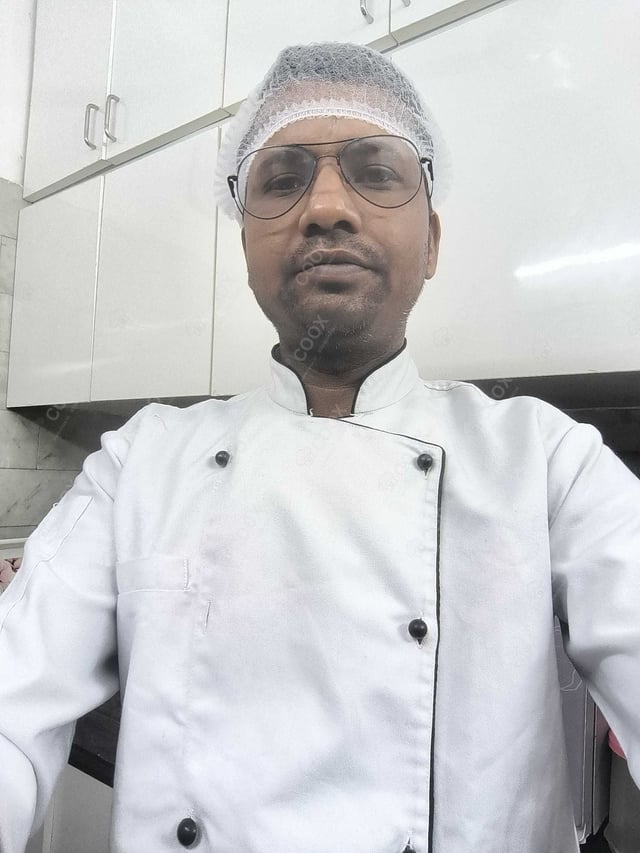 Chef from COOX at bookings. Professional cooks chefs at home