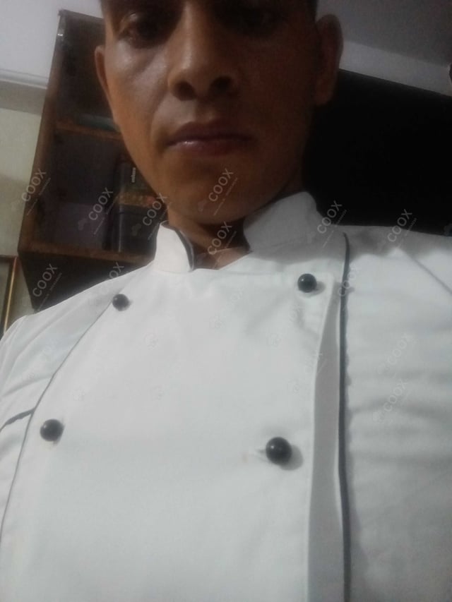 Chef from COOX at bookings. Professional cooks chefs at home