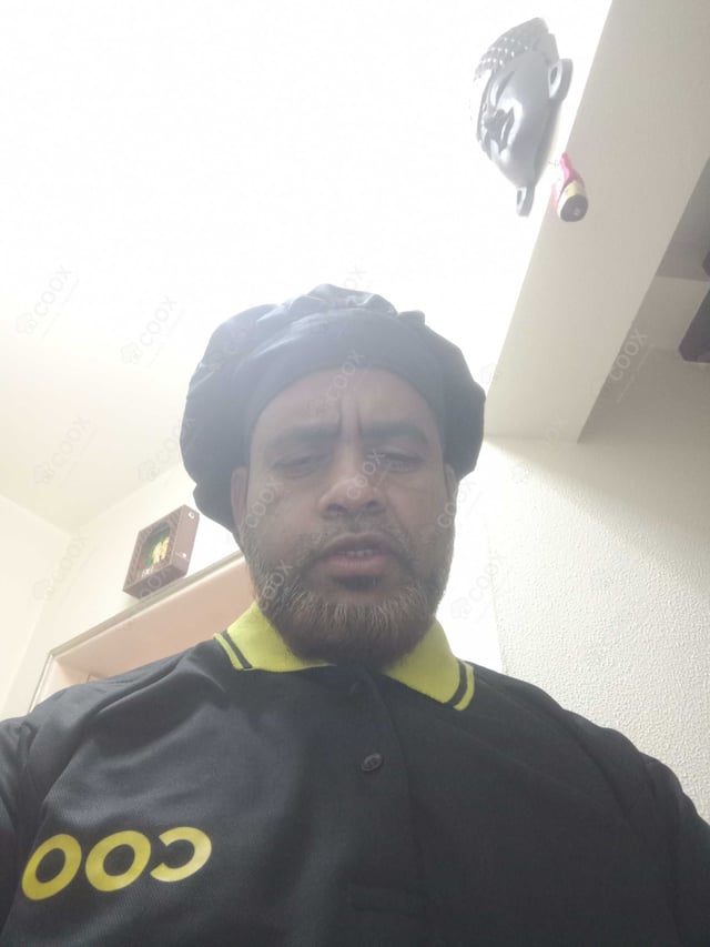 Chef from COOX at bookings. Professional cooks chefs at home