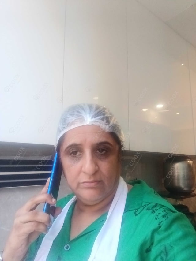 Chef from COOX at bookings. Professional cooks chefs at home