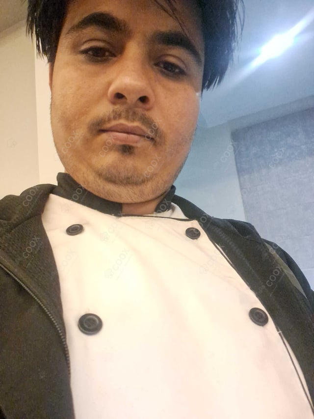 Chef from COOX at bookings. Professional cooks chefs at home