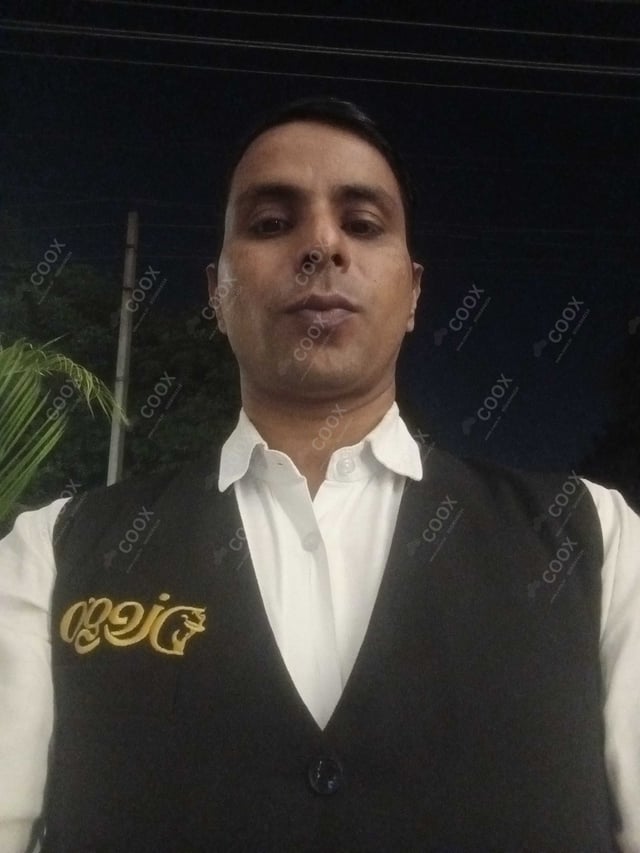 Chef from COOX at bookings. Professional cooks chefs at home