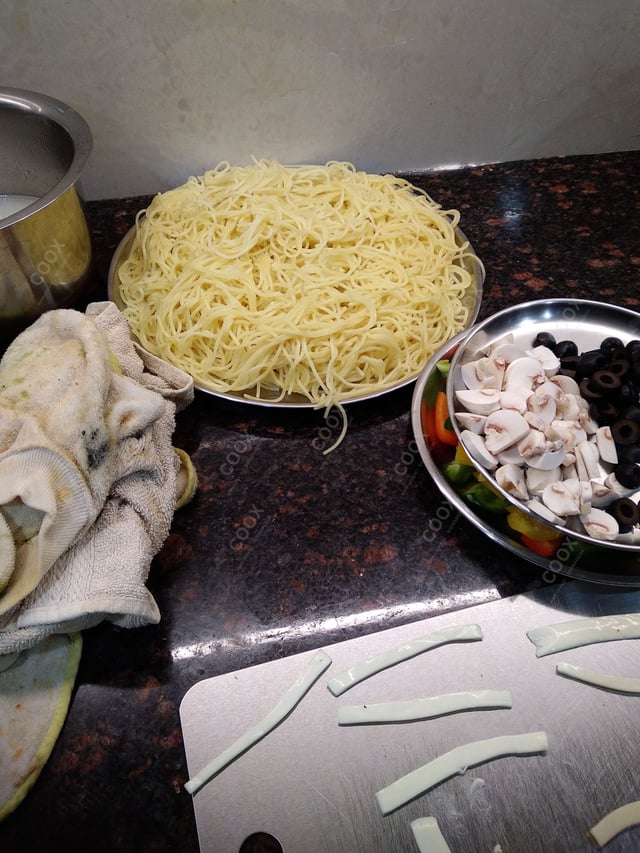 Delicious Spaghetti Aglio e Olio prepared by COOX