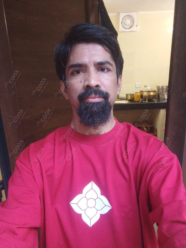 Chef from COOX at bookings. Professional cooks chefs at home