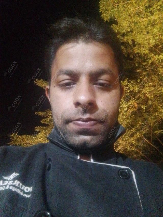 Chef from COOX at bookings. Professional cooks chefs at home