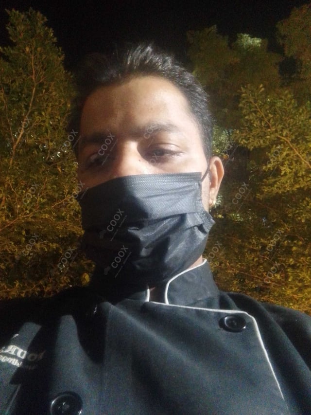 Chef from COOX at bookings. Professional cooks chefs at home