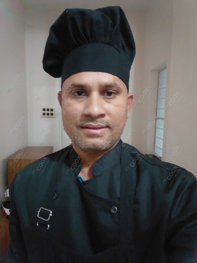 Chef from COOX at bookings. Professional cooks chefs at home